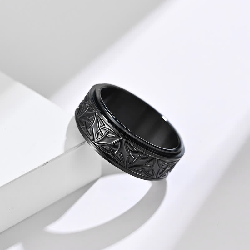 Carmiora Triangle Knot Triquetra Ruhiger drehbarer Ring aus Titanstahl