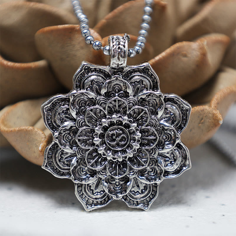Carmiora tibetischer Lotus-Segen-Halskettenanhänger