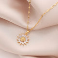 Goldener Gänseblümchen-Anhänger - Luxuriöse florale Diamant-Halskette