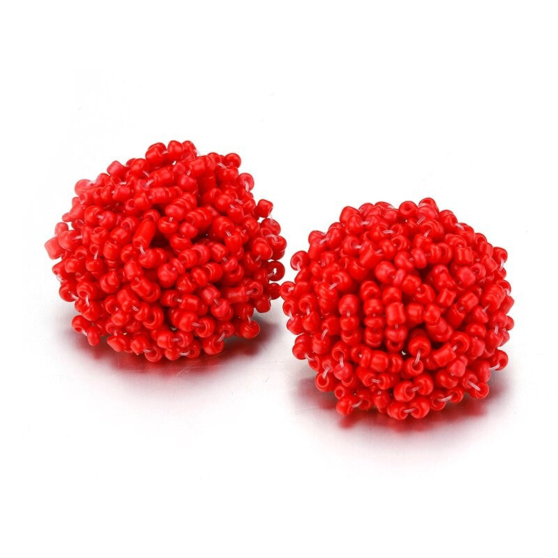 Helle und lustige handgefertigte Ohrstecker mit Pompoms aus mehrfarbigen Perlen