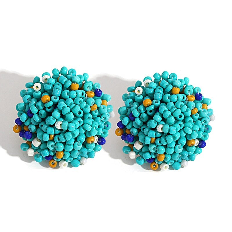 Helle und lustige handgefertigte Ohrstecker mit Pompoms aus mehrfarbigen Perlen