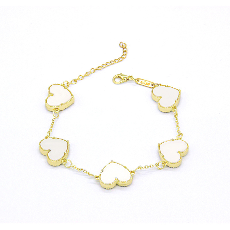 Armband mit fünf Herzen