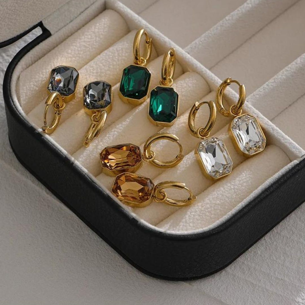 Tropfenförmige Ohrringe mit Zirkonia