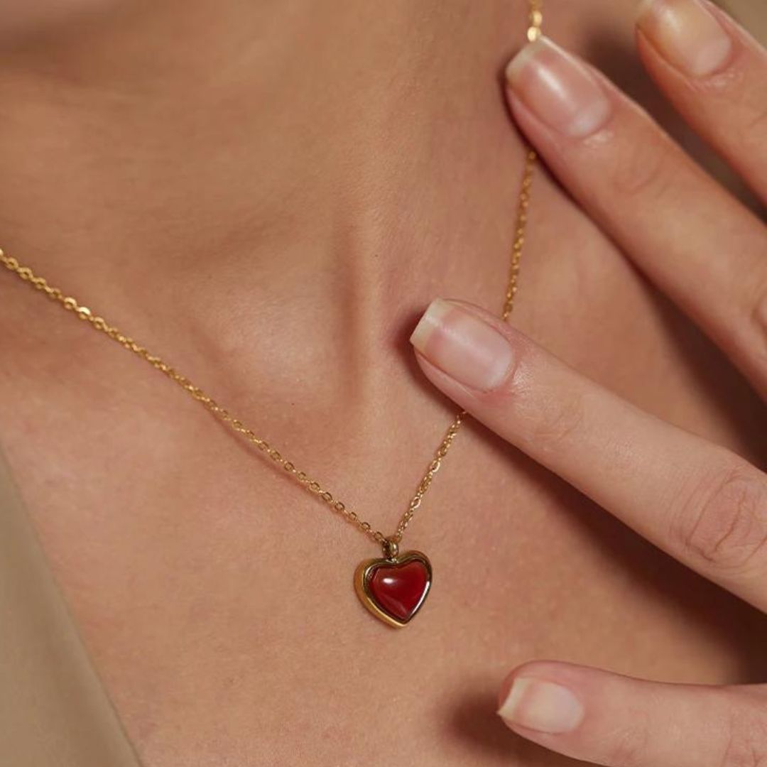 Halskette mit Stein-Herz-Anhänger