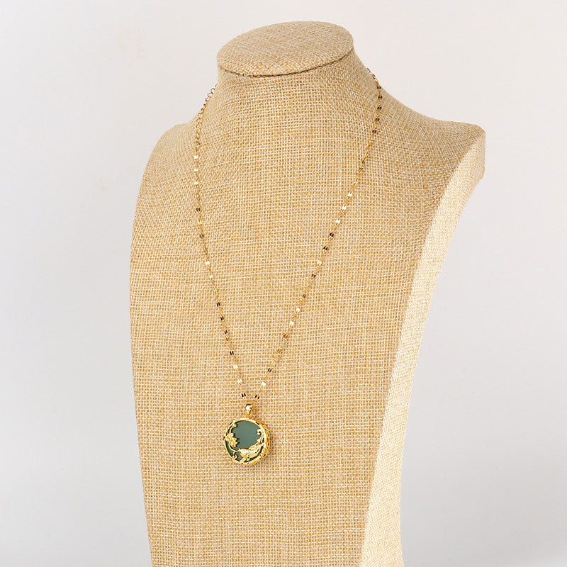 Carmiora Halskette mit Anhänger aus natürlichem Jade, Koi-Fisch, Lotus, Glück