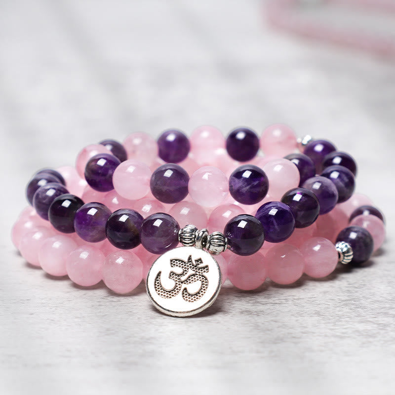 Carmiora natürliches Rosenquarz- und Amethyst-Mala-Perlen-Lotus-Anhänger-Armband