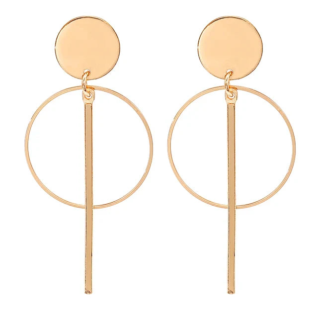 Geometrische Ohrhänger in verschiedenen Formen und Farben