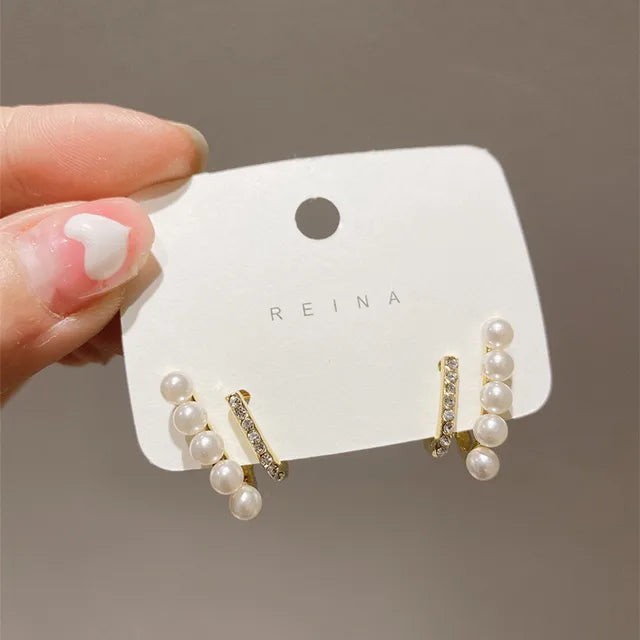 Geometrische Ohrhänger in verschiedenen Formen und Farben