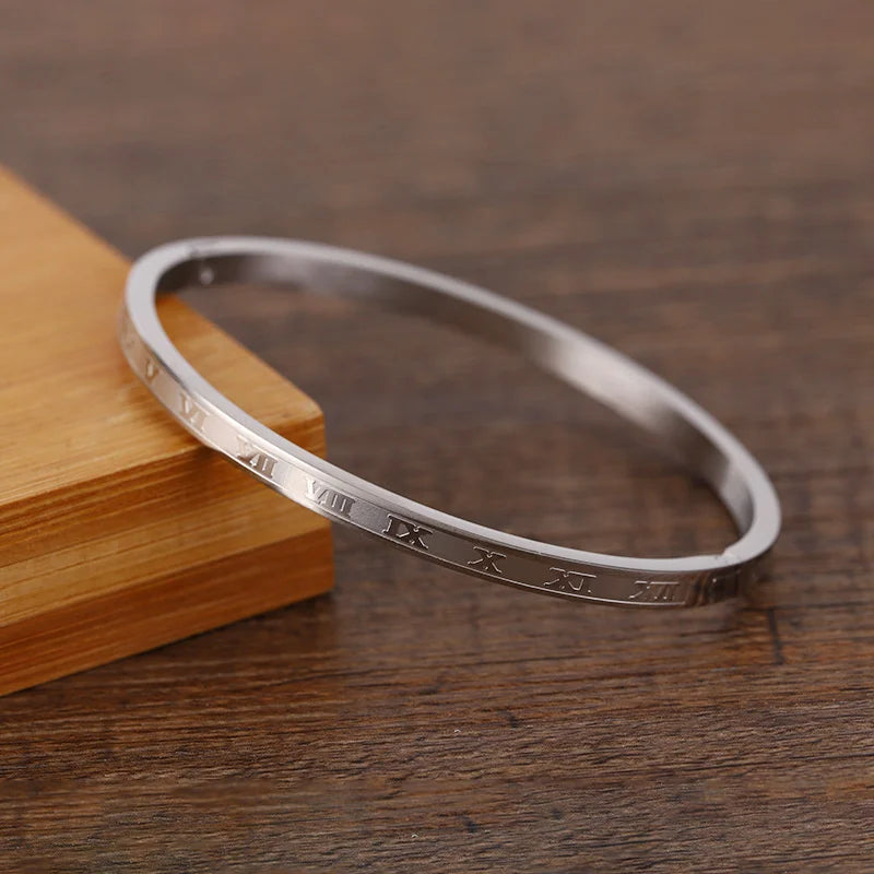 Elegantes Goldarmband für Damen – Schlanke Manschette, polierter Armreif