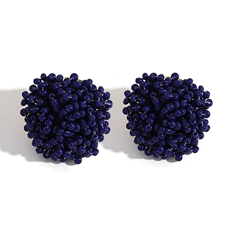 Helle und lustige handgefertigte Ohrstecker mit Pompoms aus mehrfarbigen Perlen