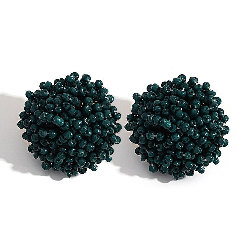 Helle und lustige handgefertigte Ohrstecker mit Pompoms aus mehrfarbigen Perlen