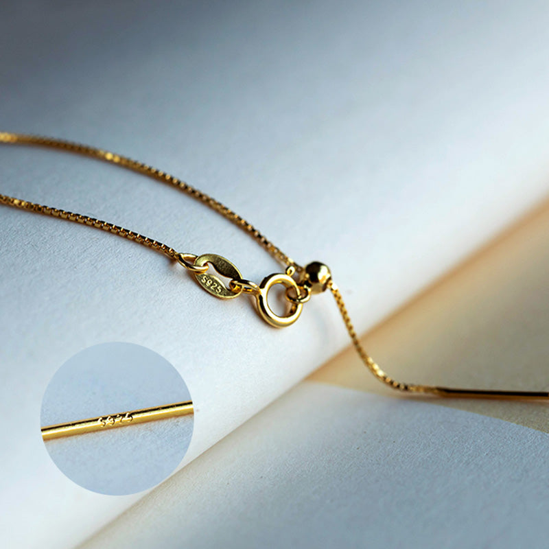 Carmiora natürlicher runder Jade-Halskettenanhänger mit Friedensschnalle und Glücksfülle