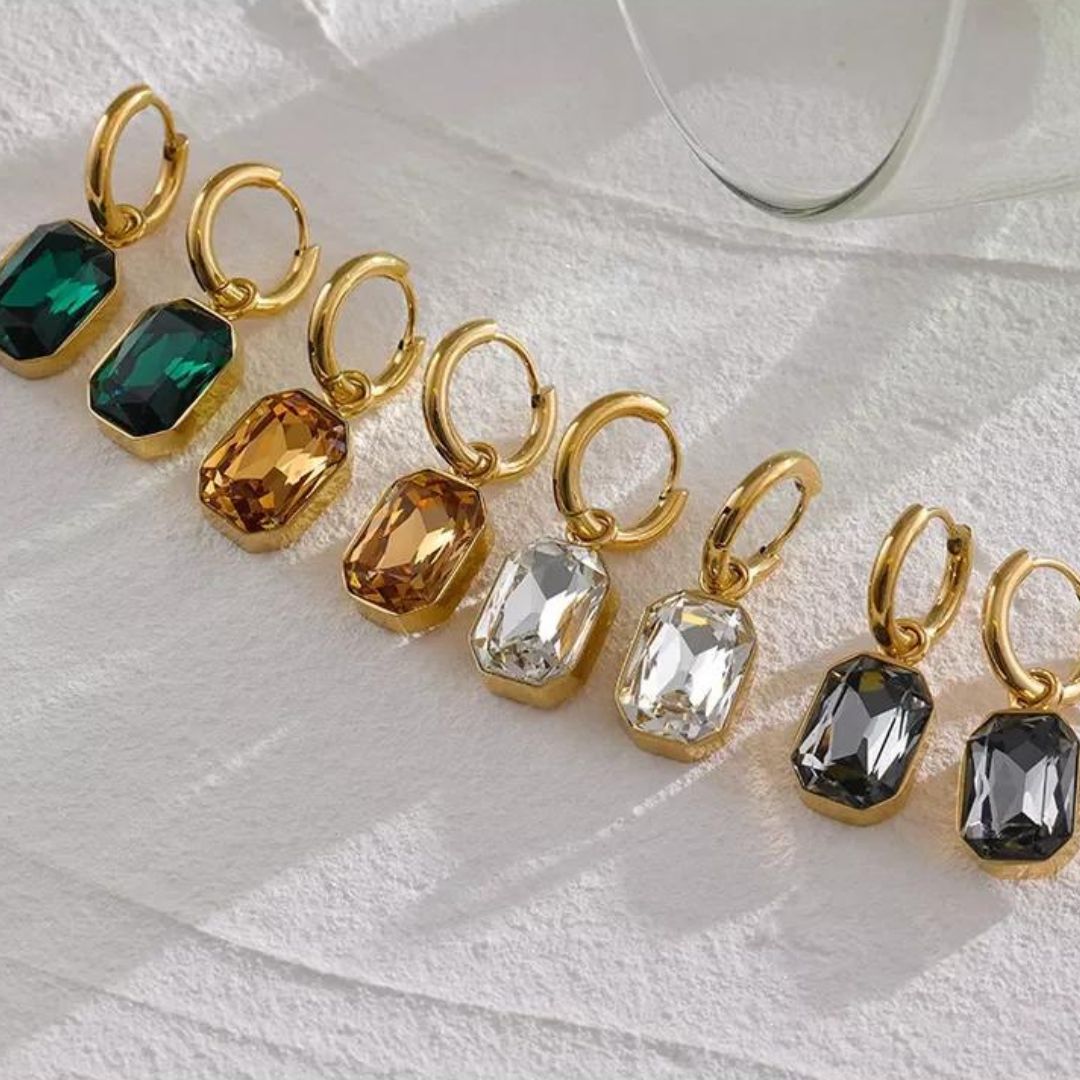 Tropfenförmige Ohrringe mit Zirkonia