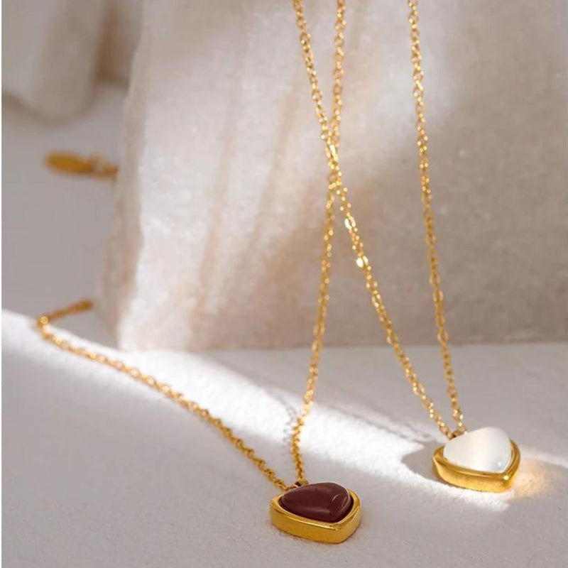 Halskette mit Stein-Herz-Anhänger