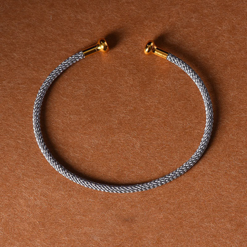 Carmiora Schlichtes Design, handgefertigtes Glücksgeflecht-Manschettenarmband