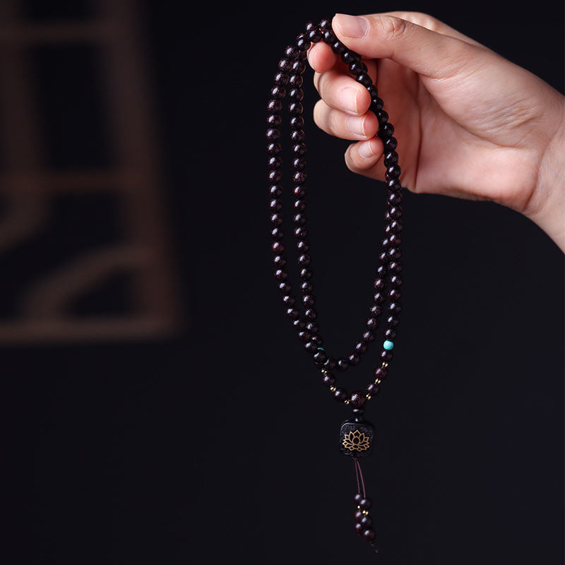 Carmiora 108 Mala-Perlen, tibetisches kleines Blatt, rotes Sandelholz, Lotus-Balance-Armband