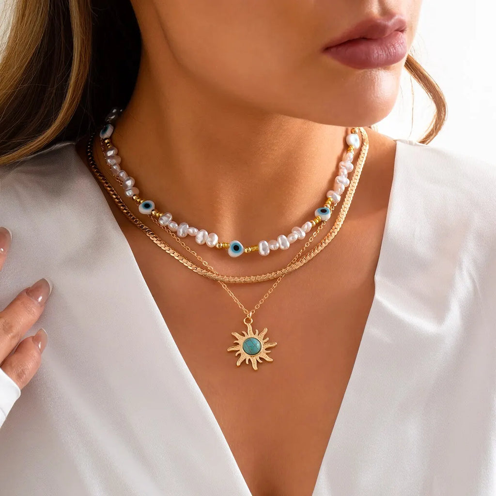 Mehrreihiges Goldketten-Set – Perlenhalsband, Böser Blick und Sonnenanhänger