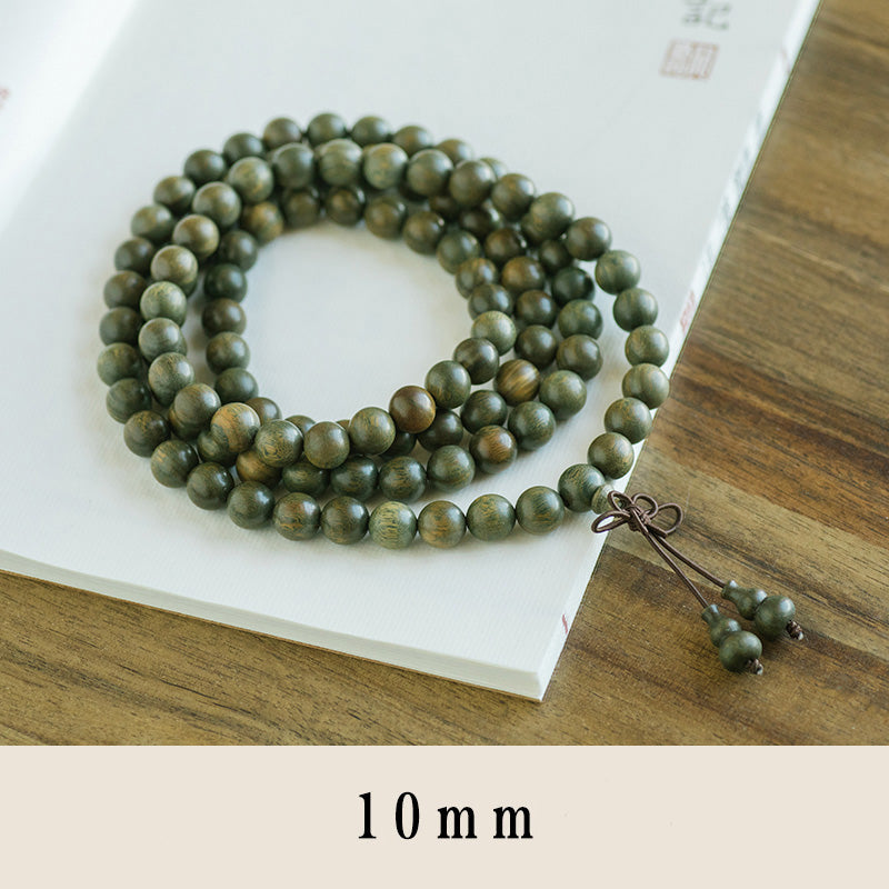 Carmiora 108 Mala-Perlen, grünes Sandelholz, chinesisches Knoten-Beruhigungsarmband