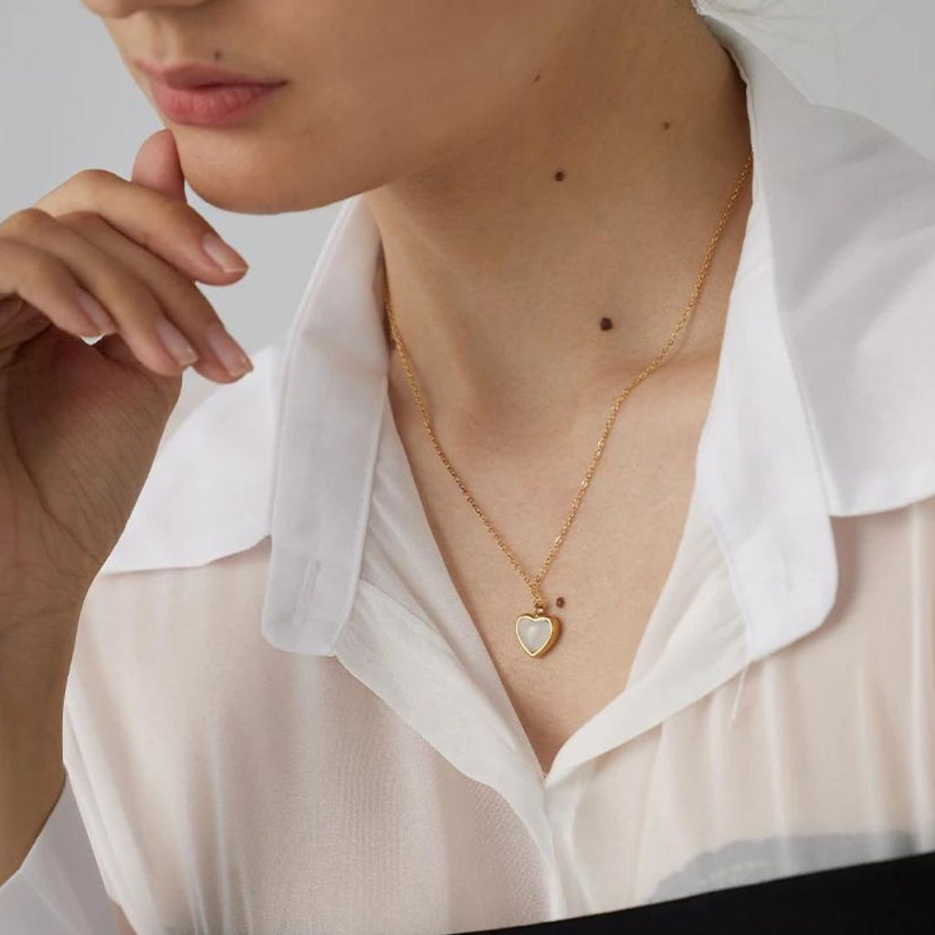 Halskette mit Stein-Herz-Anhänger