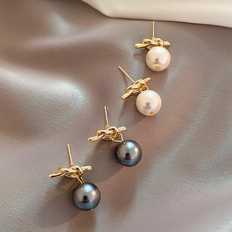 Ohrringe mit Knotenperlen-Anhänger