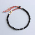 Handgefertigtes Carmiora-Quastenarmband aus tibetischem schwarzem Onyx