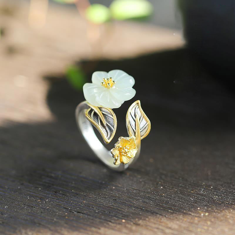 Carmiora 925 versilberter Kupfer-Weiß-Jade-Glücksring mit Pflaumenblütenblatt