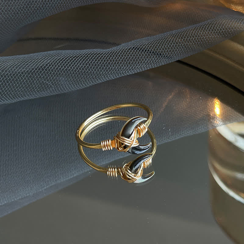 Carmiora Natural Tridacna Stone Moon 14K Gold Segensring