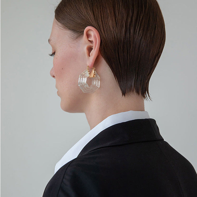 Geometrische Ohrringe im Retro-Stil