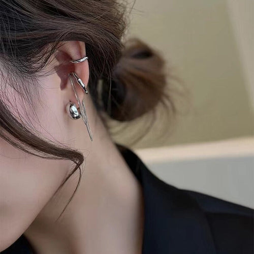 4-teiliges Set mit geometrischen Ohrclips und Quastenkette
