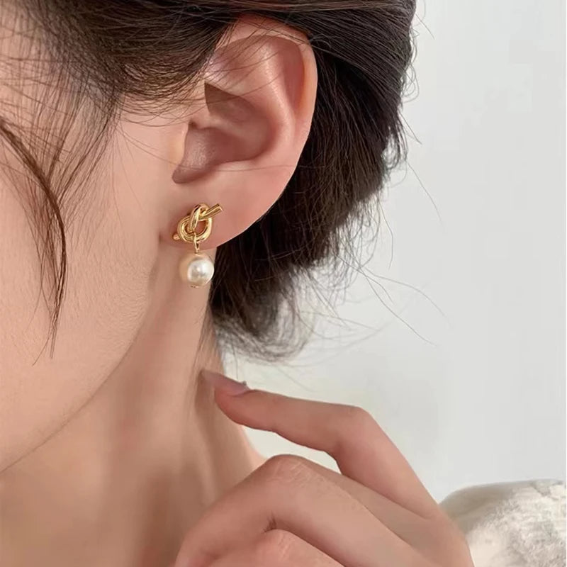 Ohrringe mit Knotenperlen-Anhänger