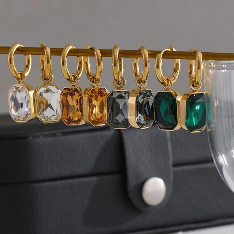 Tropfenförmige Ohrringe mit Zirkonia