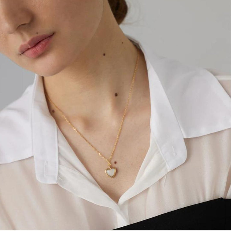 Halskette mit Stein-Herz-Anhänger