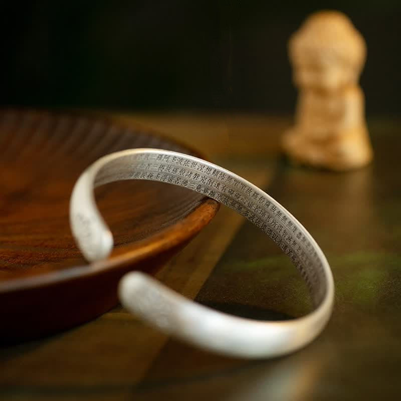 Carmiora Lotusblüten-Herz-Sutra-Armband aus weißem Kupfer, heilendes Glück