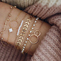 Zartes Armband mit goldenen Perlen – Boho Chic Stapel- und Schichtschmuck