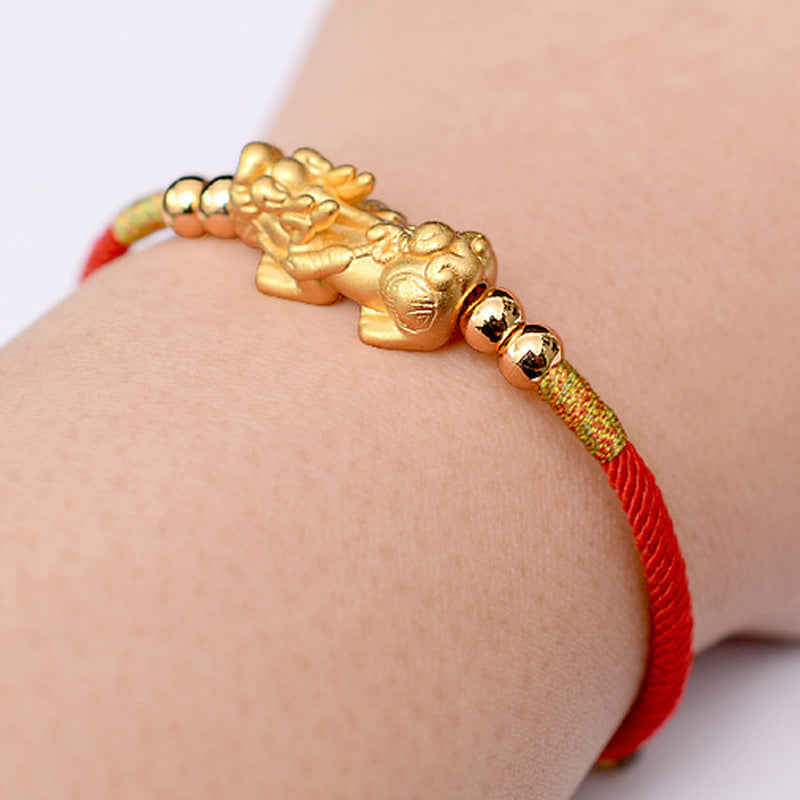Carmiora 24K vergoldetes PiXiu Luck Red String Armband