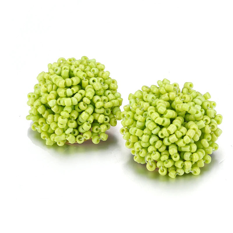 Helle und lustige handgefertigte Ohrstecker mit Pompoms aus mehrfarbigen Perlen