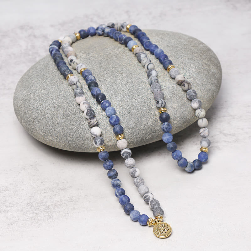 Carmiora 108 natürliches Picasso-Jaspis- und Blaustein-Mala-Perlen-Lotus-Anhänger-Armband