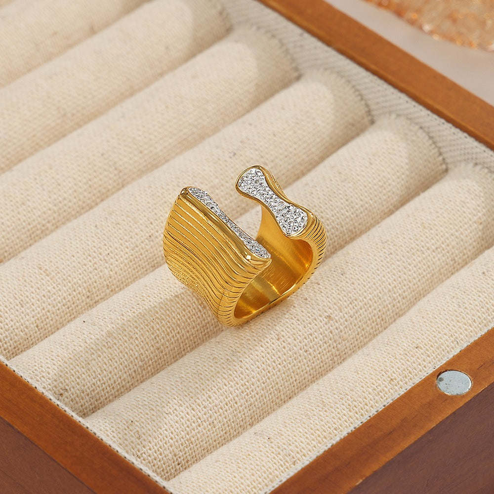 18K offener Ring mit Muschelstruktur