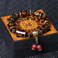 Carmiora Tibetisches Neun-Augen-Dzi-Perlen-Glücks-Charm-Armband