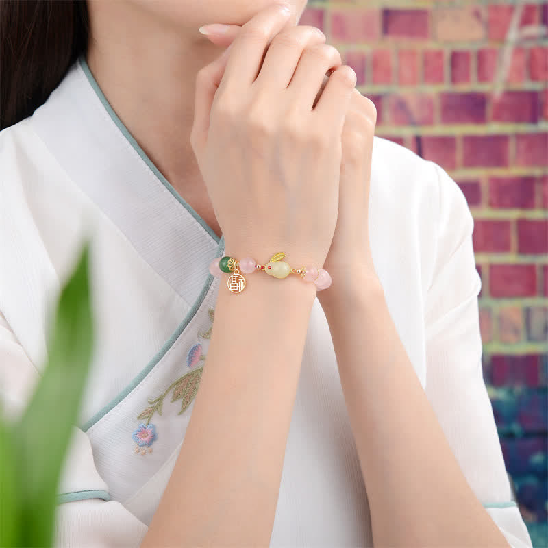 Carmiora-Armband „Jahr des Kaninchens“, natürliches rosa Kristallgrünes Achat-Häschen-Liebes-Glücks-Armband