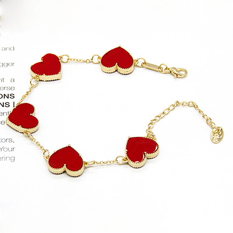 Armband mit fünf Herzen