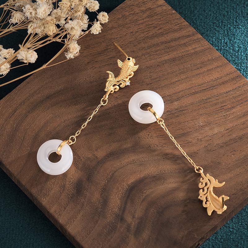 Carmiora FengShui Koi Glücksohrringe aus weißer Jade