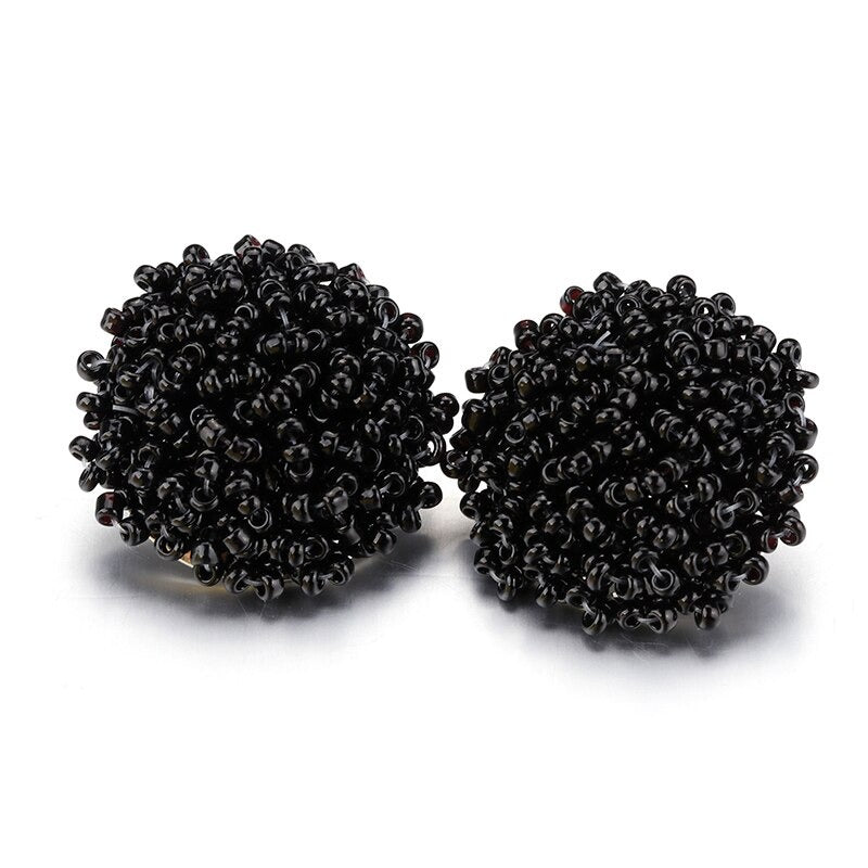 Helle und lustige handgefertigte Ohrstecker mit Pompoms aus mehrfarbigen Perlen