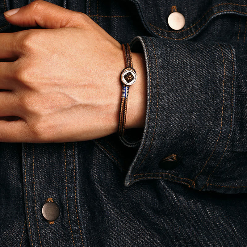 Handgefertigtes Carmiora-Armband aus 925er-Sterlingsilber mit Knopfschutz