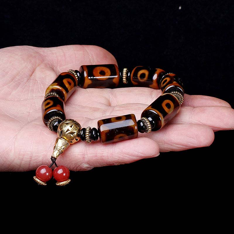 Carmiora Tibetisches Neun-Augen-Dzi-Perlen-Glücks-Charm-Armband