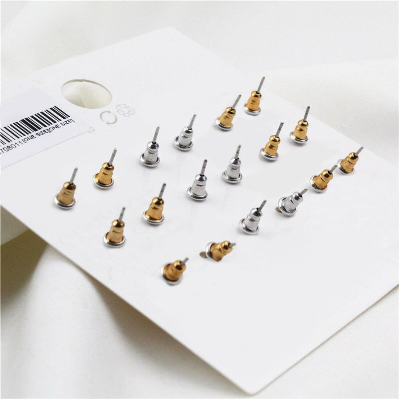 9 Paar süße und minimalistische Ohrstecker im Herz-Design.