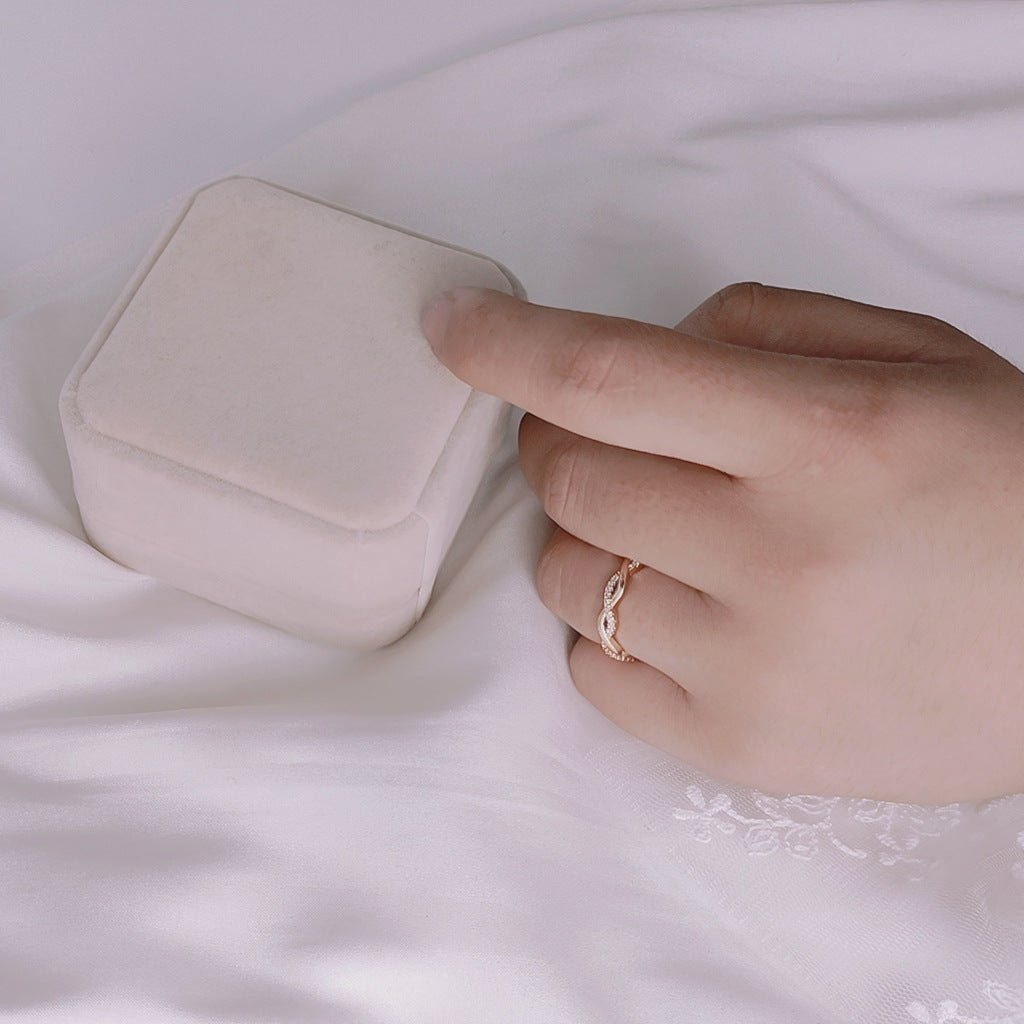 9 bis 5 Ring - Elaine