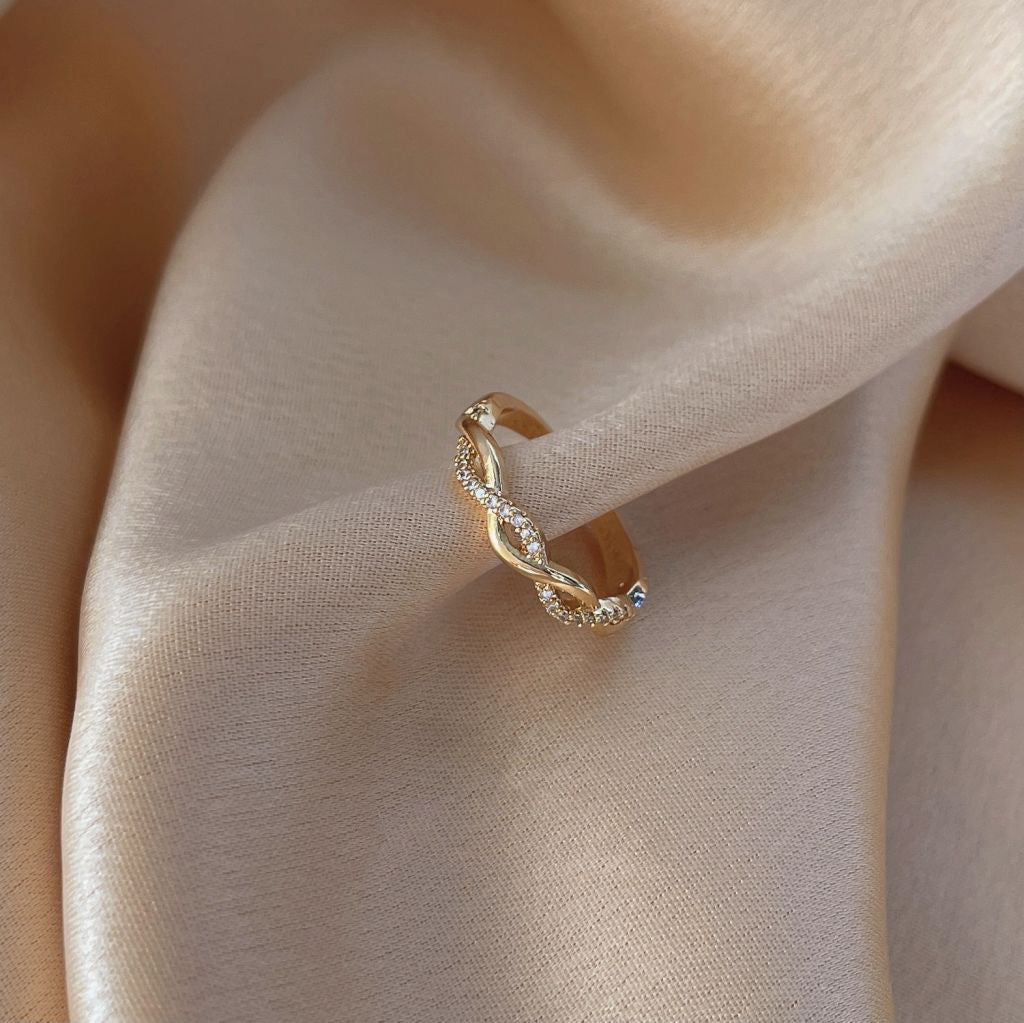 9 bis 5 Ring - Elaine