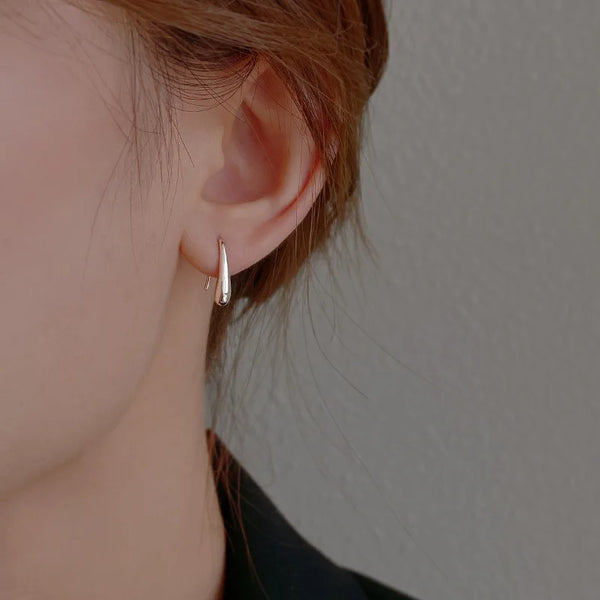 Edle Halbmond-Ohrringe in zarter Tropfen-Optik