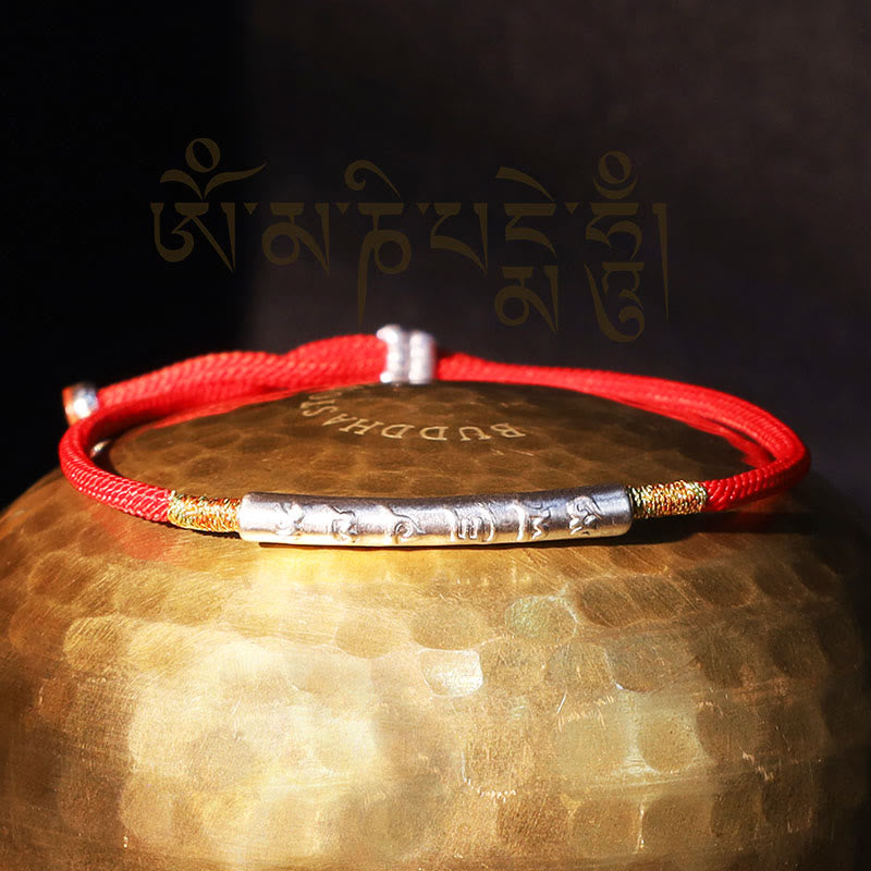 Carmiora tibetisch-buddhistisches handgefertigtes Mani-Mantra-Glücksarmband mit roter Schnur